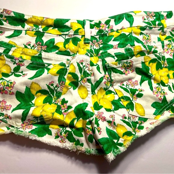 EUC VICTORIAS SECRET - LEMON Floral Print Denim Shorts size 8 - Picture 7 of 15